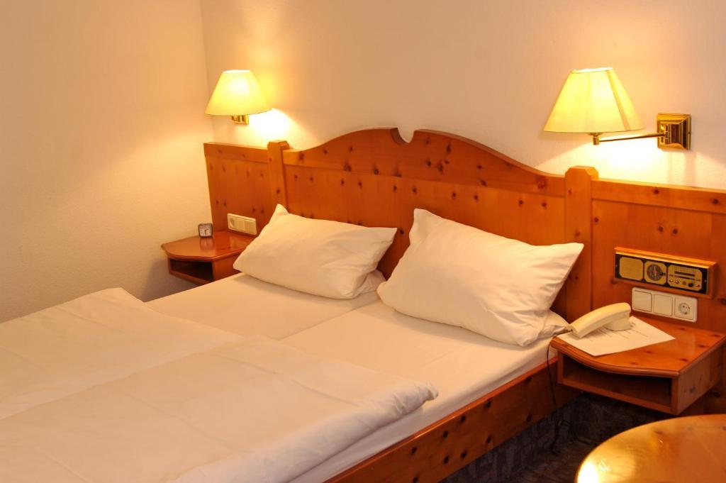 Gasthof Zum Kauzen Ochsenfurt Habitación foto