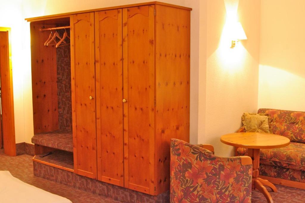 Gasthof Zum Kauzen Ochsenfurt Habitación foto